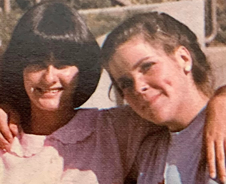 You are currently viewing Hanging Out With Friends Helps Our Brains!